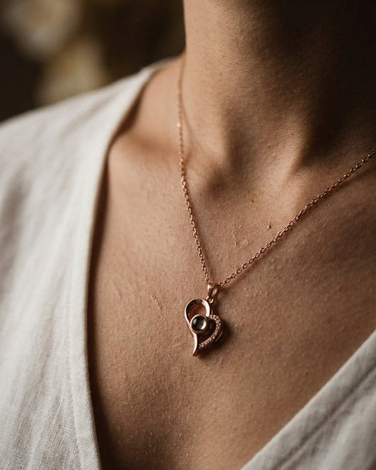 Comforting a Friend Who Lost a Cat: Gifts More Powerful Than "Sorry"