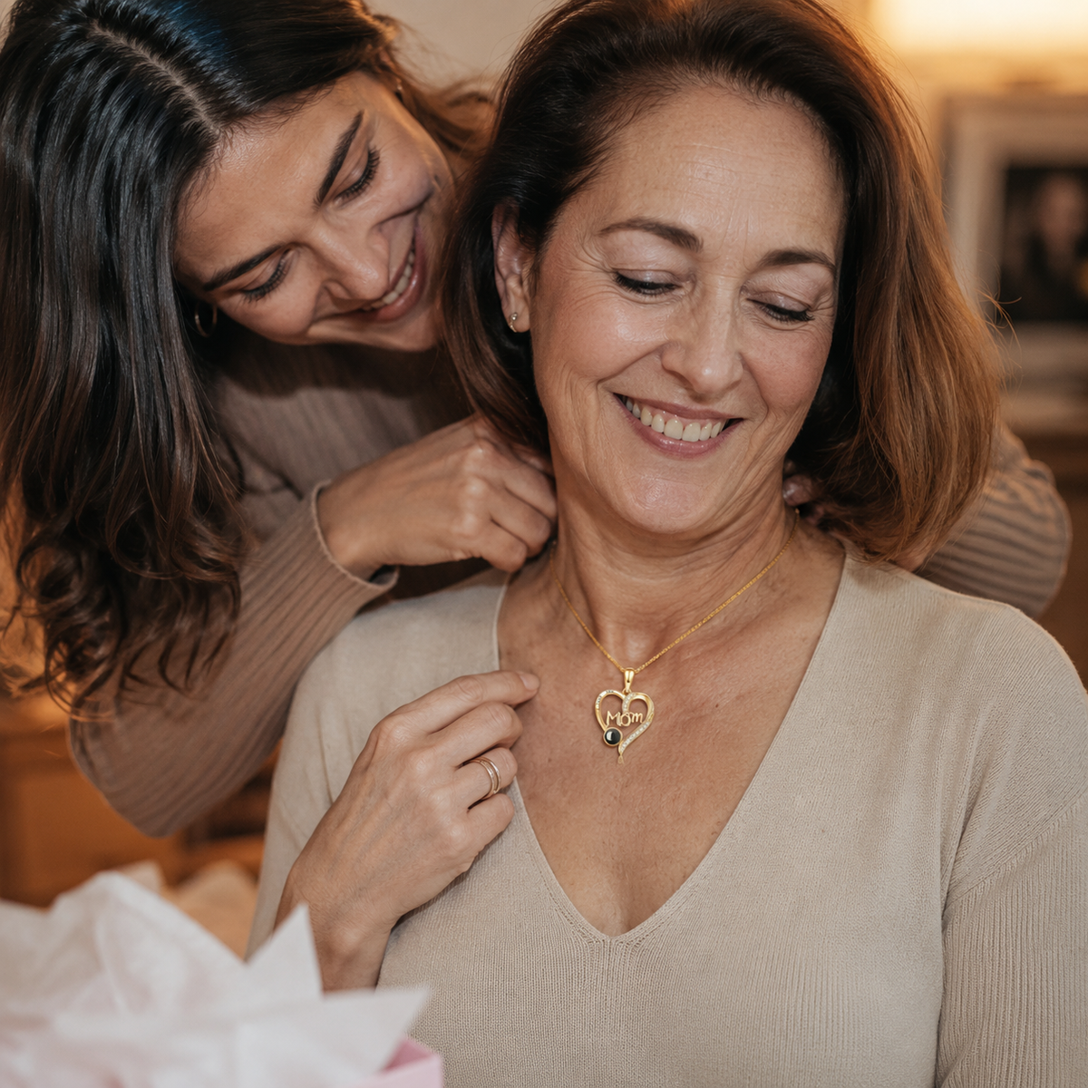 Personalised Mum Photo Projection Necklace – Custom “MOM” Heart Gift