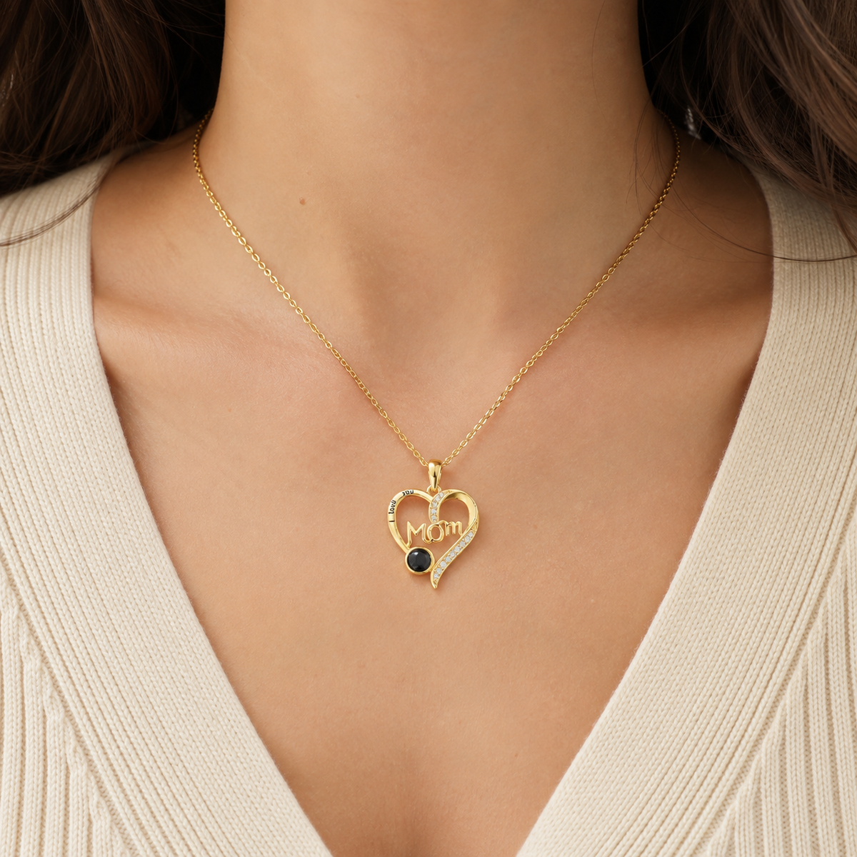 Personalised Mum Photo Projection Necklace – Custom “MOM” Heart Gift