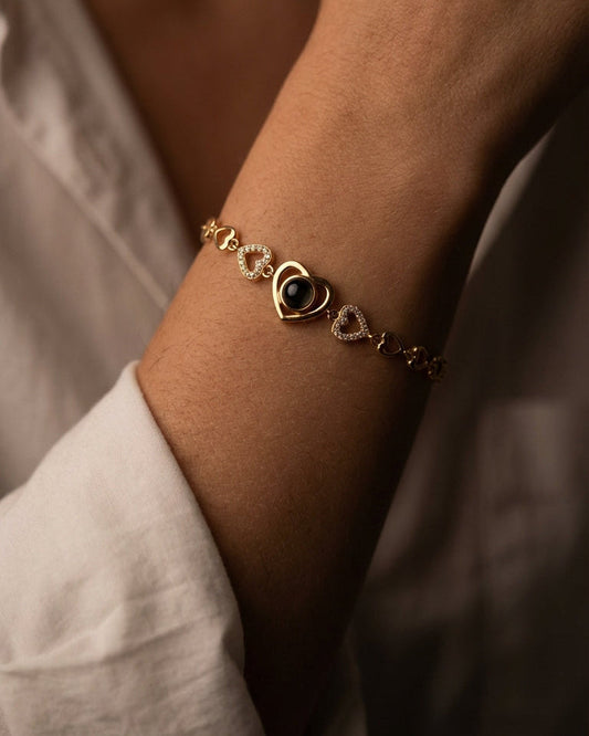 PhilU - Personalised Magic Heart Photo Projection Bracelet - Premium E-Coating Cooper / Gold - Model Female